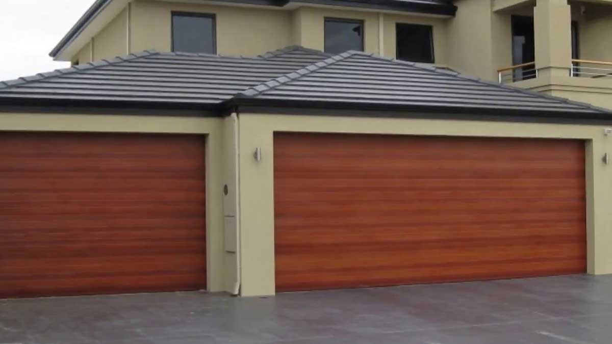 roll up doors for garage on house